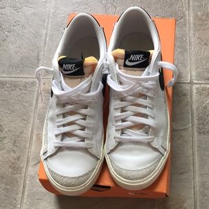 Nike Women's Blazer '77 Low Shoes size 7.5
